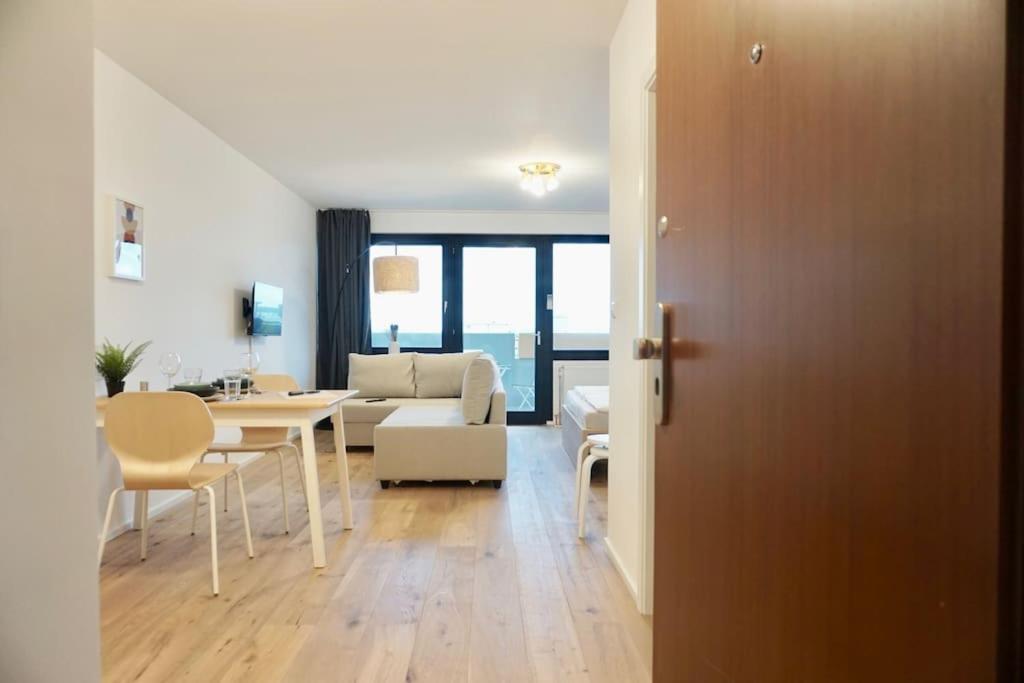 Neu Modernes Apartment In Top Lage, Free Parking Max 1,65M Hoehe Und 1,8M Breite Karlsruhe Dış mekan fotoğraf