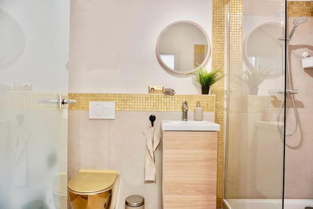 Neu Modernes Apartment In Top Lage, Free Parking Max 1,65M Hoehe Und 1,8M Breite Karlsruhe Dış mekan fotoğraf