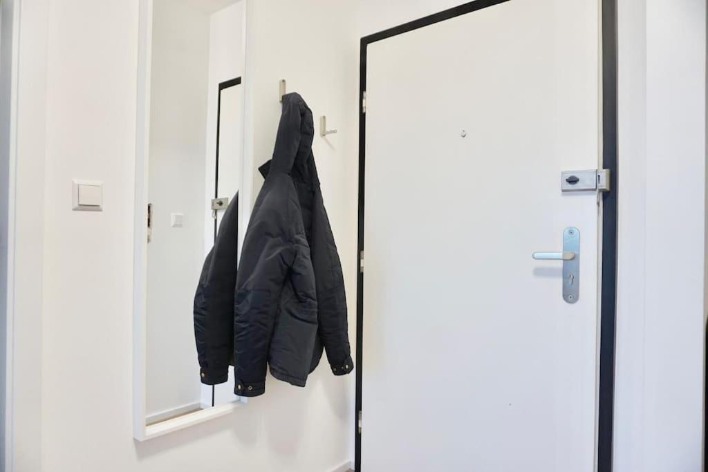 Neu Modernes Apartment In Top Lage, Free Parking Max 1,65M Hoehe Und 1,8M Breite Karlsruhe Dış mekan fotoğraf