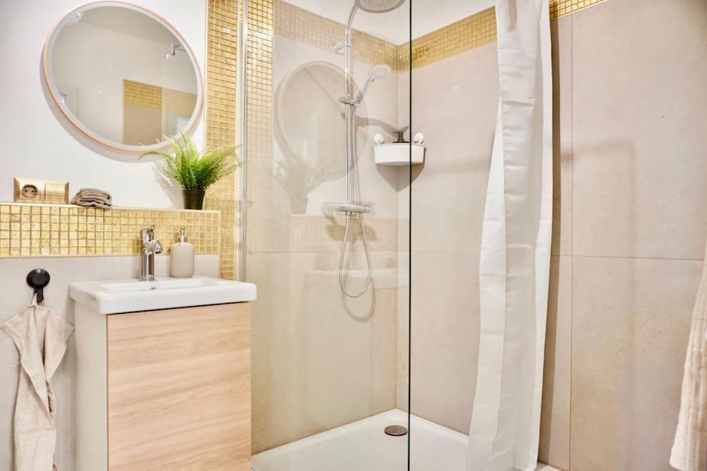 Neu Modernes Apartment In Top Lage, Free Parking Max 1,65M Hoehe Und 1,8M Breite Karlsruhe Dış mekan fotoğraf