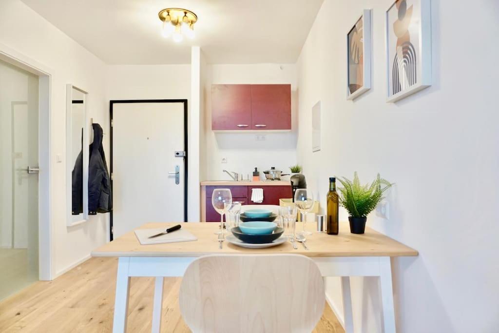 Neu Modernes Apartment In Top Lage, Free Parking Max 1,65M Hoehe Und 1,8M Breite Karlsruhe Dış mekan fotoğraf