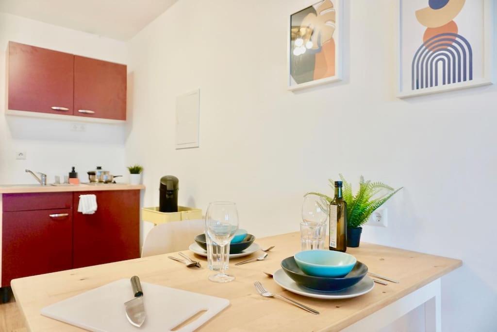 Neu Modernes Apartment In Top Lage, Free Parking Max 1,65M Hoehe Und 1,8M Breite Karlsruhe Dış mekan fotoğraf