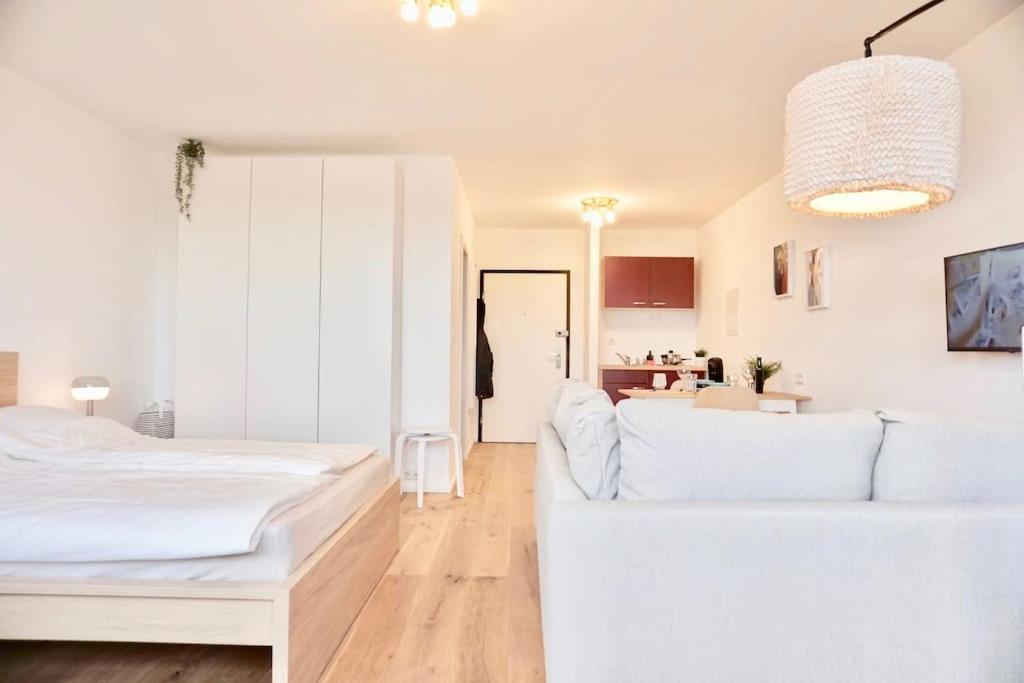 Neu Modernes Apartment In Top Lage, Free Parking Max 1,65M Hoehe Und 1,8M Breite Karlsruhe Dış mekan fotoğraf