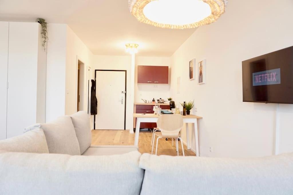 Neu Modernes Apartment In Top Lage, Free Parking Max 1,65M Hoehe Und 1,8M Breite Karlsruhe Dış mekan fotoğraf