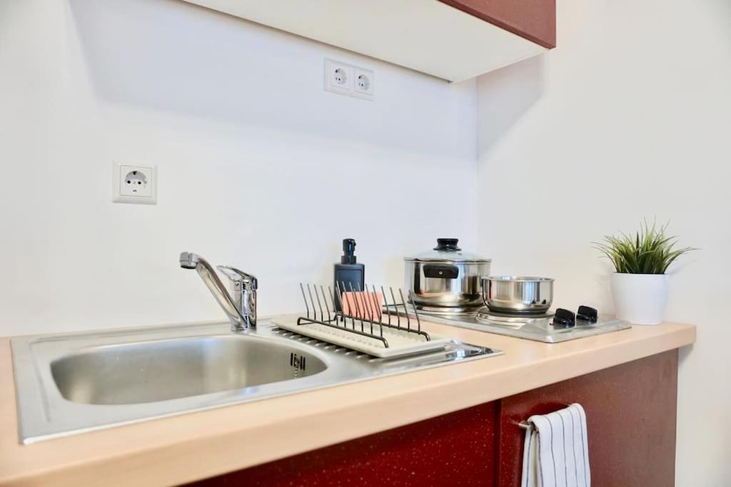 Neu Modernes Apartment In Top Lage, Free Parking Max 1,65M Hoehe Und 1,8M Breite Karlsruhe Dış mekan fotoğraf
