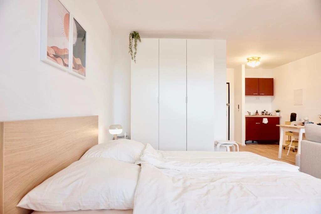 Neu Modernes Apartment In Top Lage, Free Parking Max 1,65M Hoehe Und 1,8M Breite Karlsruhe Dış mekan fotoğraf