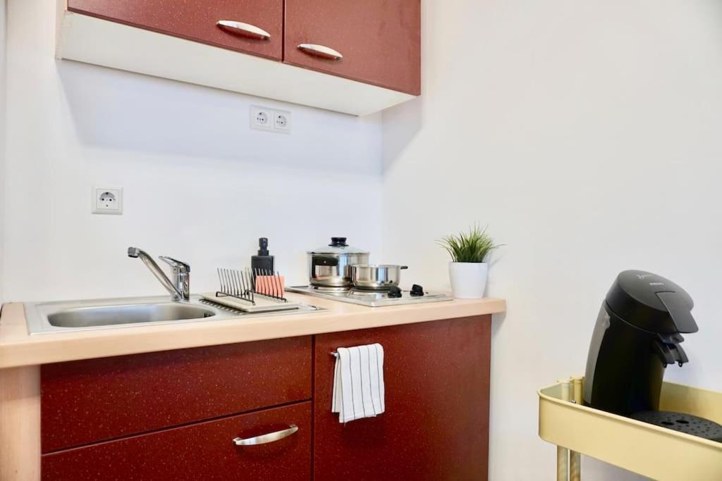 Neu Modernes Apartment In Top Lage, Free Parking Max 1,65M Hoehe Und 1,8M Breite Karlsruhe Dış mekan fotoğraf